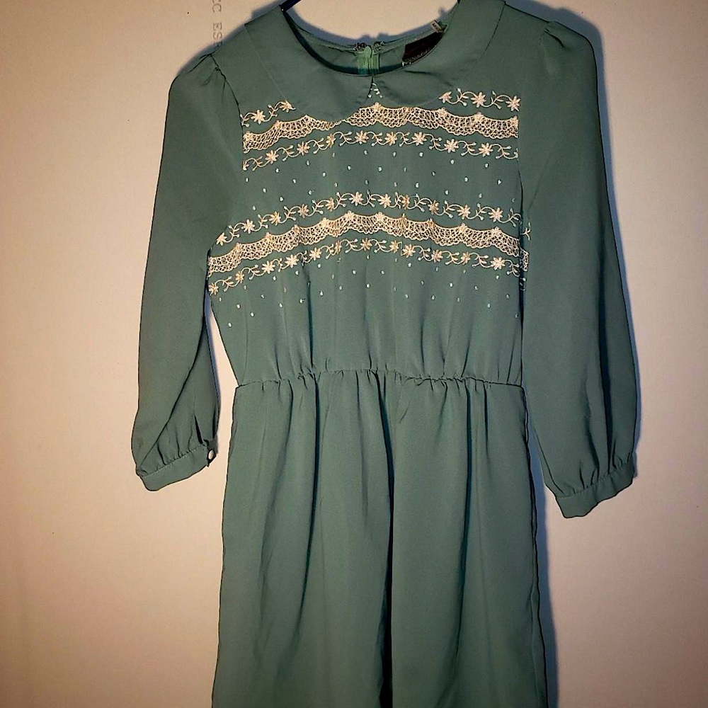 peterpan collar dress